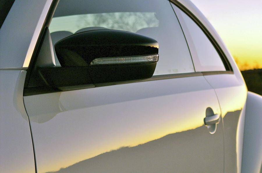  Volkswagen Beetle Turbo 2012 года  (фото 37 из 84)